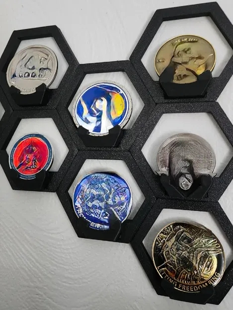 Giá Trưng Bày Đồng Xu Dạng Tổ Ong (Honeycomb Challenge Coin Display) - Image 1