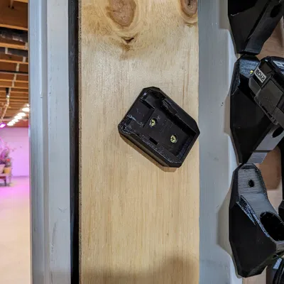 Giá treo pin DeWalt