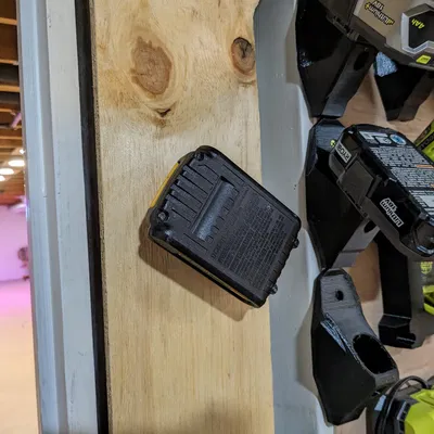 Giá treo pin DeWalt