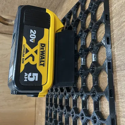 Giá đỡ pin DeWalt cho hệ thống Multiboard T-Bolts