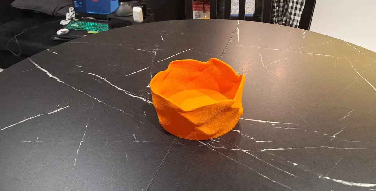 Chậu cây và Bình hoa hình khối Spline hữu cơ - Image 3