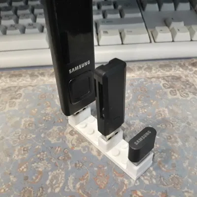 Đế giữ USB-A phong cách LEGO độc đáo cho bàn làm việc