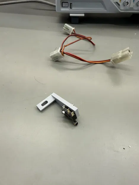 Giá đỡ cảm biến đèn phanh cho xe Vanagon - Image 2