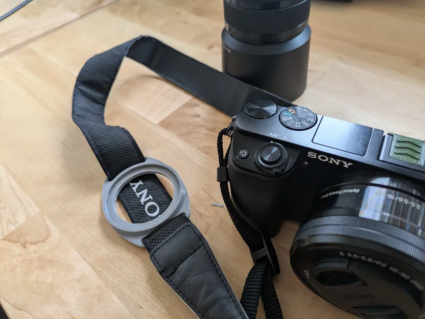 Giá đỡ nắp ống kính máy ảnh (Camera Lens Cap Holder) - Image 1