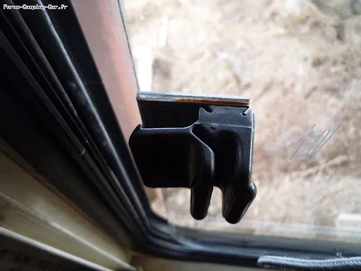 Khóa chốt cửa sổ lùa Hymer - Linh kiện in 3D thay thế tiện lợi - Image 1