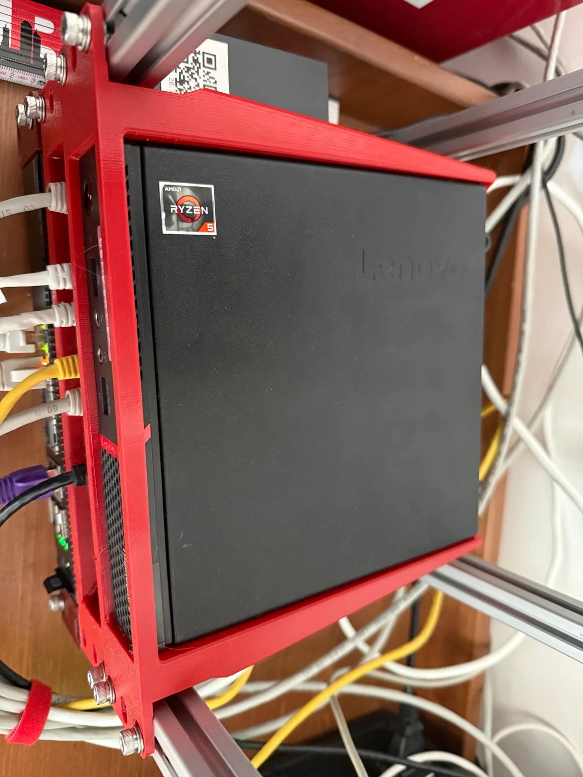 Khung treo Lenovo ThinkCenter Tiny cho hệ thống rack nhôm A… 1