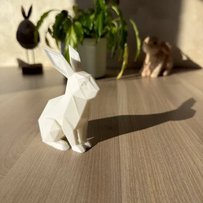 Mô hình chú thỏ Phục sinh low-poly đẹp mắt để trang trí