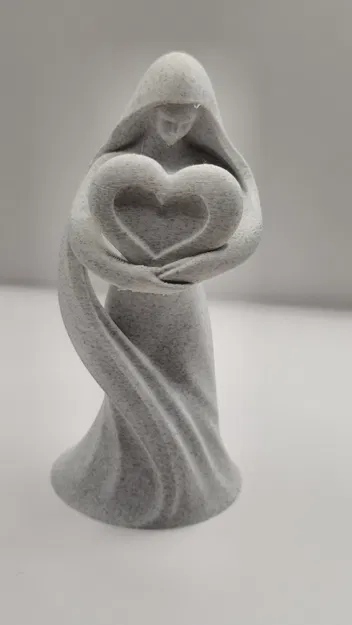 Guardian of Love – Tượng người phụ nữ ôm trái tim - Image 2