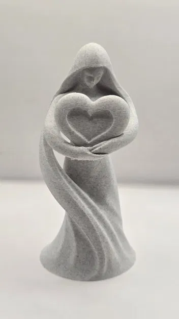 Guardian of Love – Tượng người phụ nữ ôm trái tim - Image 5