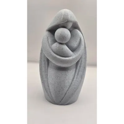 Tượng Mẹ Bồng Con (Mother and Child Embrace Sculpture)