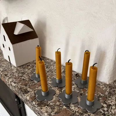 Chân đế nến hình hoa xinh xắn cho nến nhỏ (Kerzenständer)