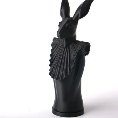 Tượng điêu khắc Rabbit in Ruff