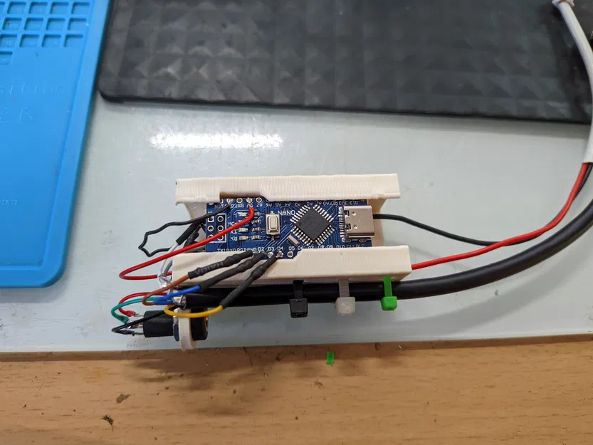 Vỏ bảo vệ 3D cho bộ giả lập CD Changer AUX trên xe Volvo - Image 1