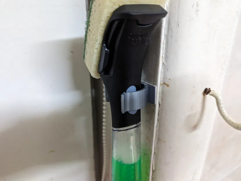 Giá treo cán chổi tùy chỉnh kích thước (OpenSCAD, tương thích miếng dán Command) - Image 2