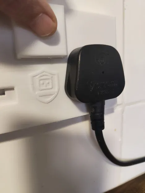 SocketGuard V2.1 – Ốp bảo vệ công tắc ổ cắm đôi chuẩn UK - Image 3