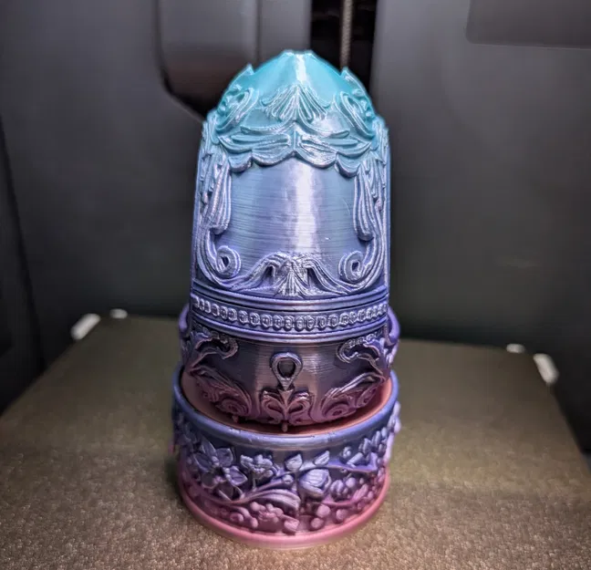 Chậu cây hình trứng Phục sinh với thiết kế hoa văn tinh xảo - Image 3