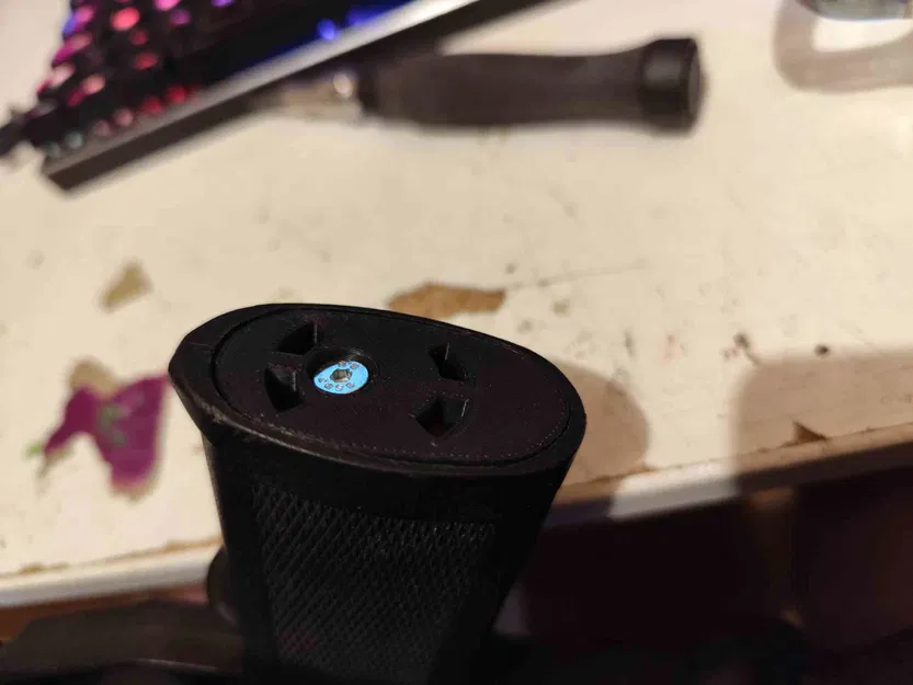 Nắp đậy bụi tay cầm súng Airsoft Double Eagle UMP-45 (Gearbox V3) - Image 1