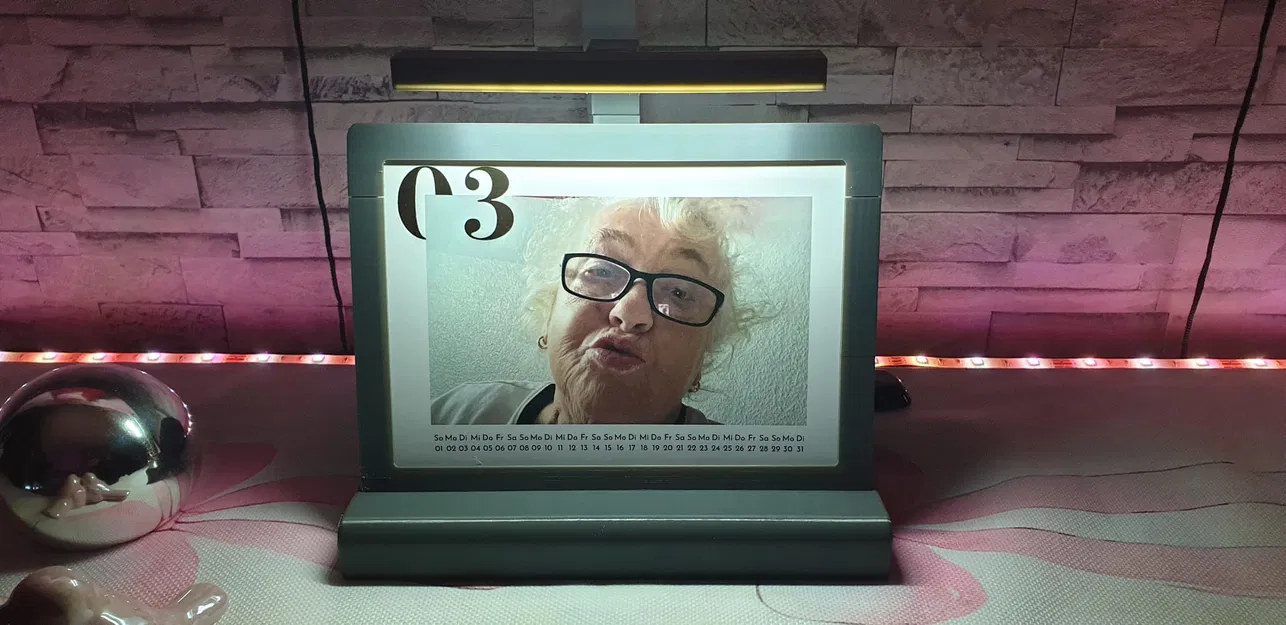 Khung để ảnh/lịch để bàn có đèn LED & cổng USB-C - Image 1