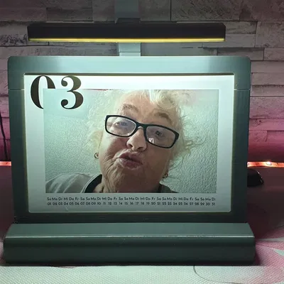 Khung để ảnh/lịch để bàn có đèn LED & cổng USB-C
