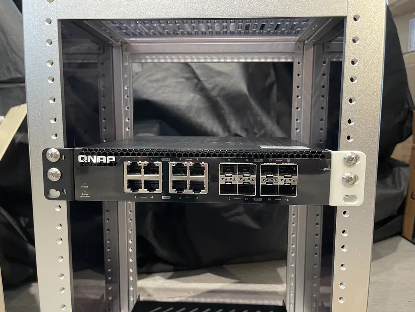 QNAP QSW-3216R -8S8T - Pat gắn tủ Rack 10 inch - Image 1
