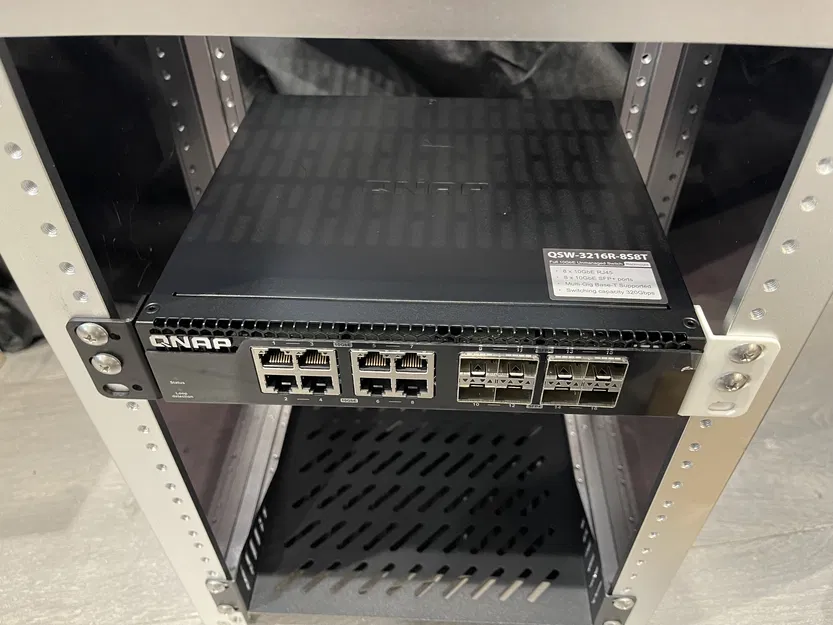 QNAP QSW-3216R -8S8T - Pat gắn tủ Rack 10 inch - Image 2