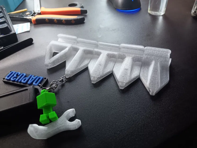 Móc khóa giá đỡ điện thoại (PHONE STAND KEYCHAIN) - Image 3