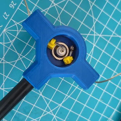 Antenna VHF Moxon cầm tay dựa trên thiết kế của DL2MAN