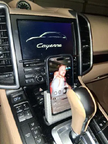 Giá Đỡ Điện Thoại 3D Cho Xe Porsche Cayenne (Dùng Khay Gạt Tàn) - Image 1