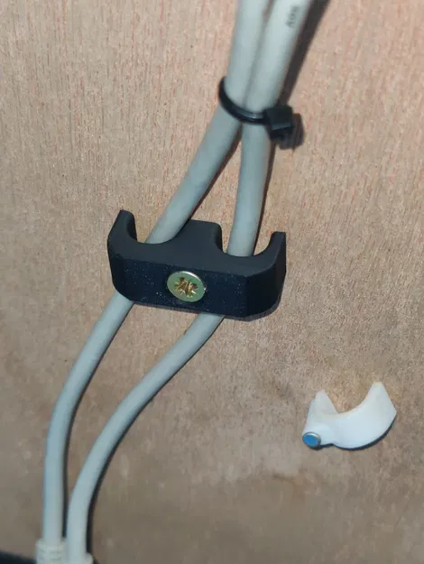 Giá Đỡ Dây Cáp USB Treo Tường Gọn Gàng (USB Cable Wall Mount) - Image 1