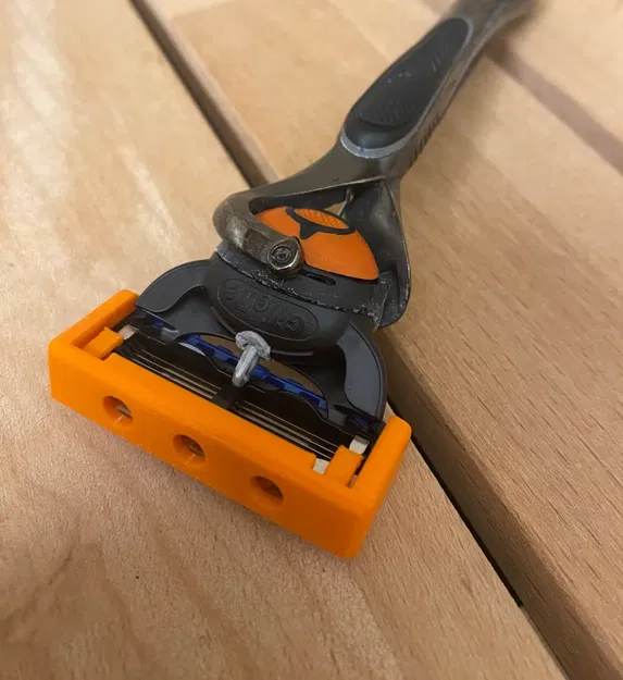 Nắp bảo vệ lưỡi dao Gilette Skinguard Sensitive - Image 1