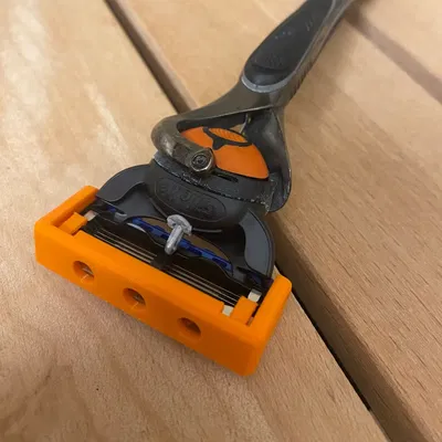 Nắp bảo vệ lưỡi dao Gilette Skinguard Sensitive