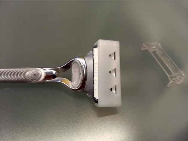 Nắp bảo vệ lưỡi dao Gilette Skinguard Sensitive - Image 2