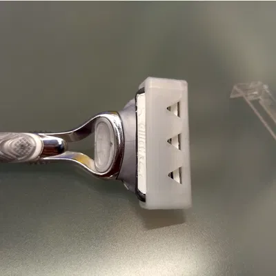 Nắp bảo vệ lưỡi dao Gilette Skinguard Sensitive