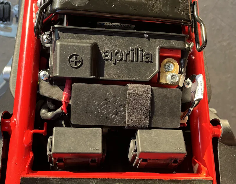 Hộc chứa đồ cho Aprilia Tuareg 660 - Image 3