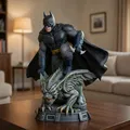 Mô hình Batman đứng trên tượng Gargoyle - Thumbnail 1