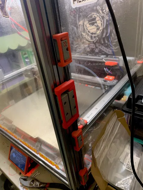 Chốt cửa 2020 Extrusion cho bản Remix Voron Fridge Door - Image 1