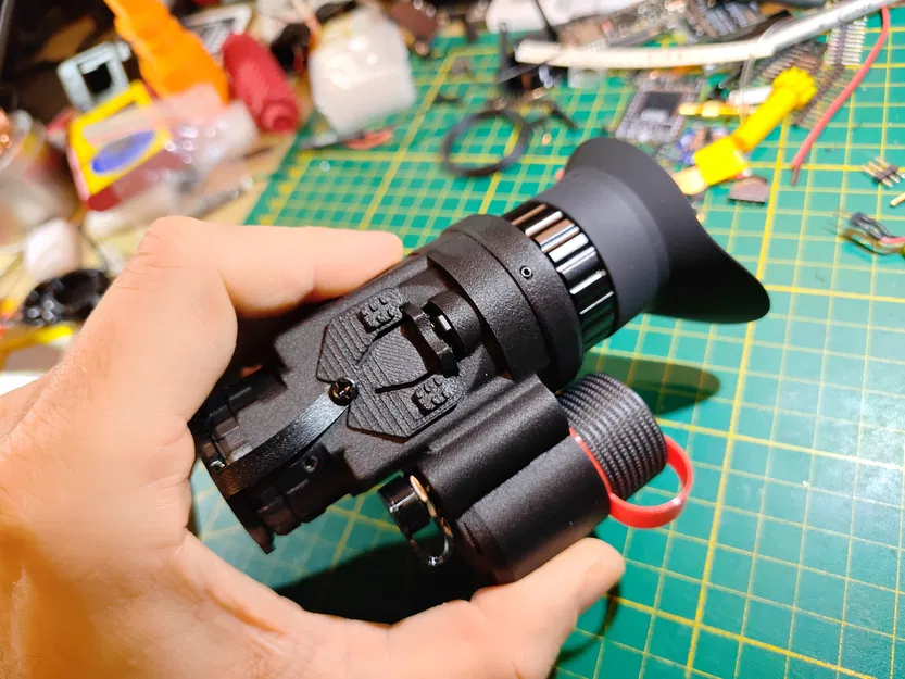 PVS GREMLIN V1 50Hz - Kính nhìn đêm nhiệt mini gắn mũ bảo hiểm - Image 12