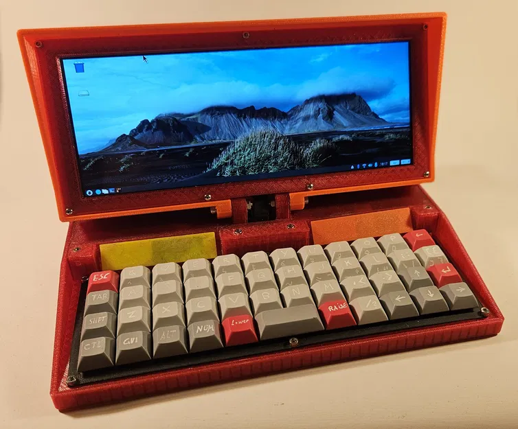 Portable Pi 84 - Máy tính Raspberry Pi 4 cầm tay thiết kế retro - Image 1