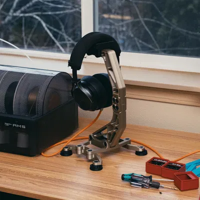 Giá treo tai nghe phong cách Industrial