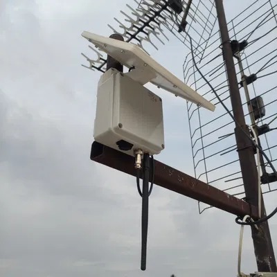 Đế router Meshtastic và giá đỡ năng lượng mặt trời