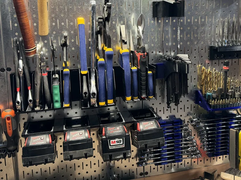 Giá treo pin Milwaukee M18 cho hệ thống bảng Wall Control DDD - Image 2