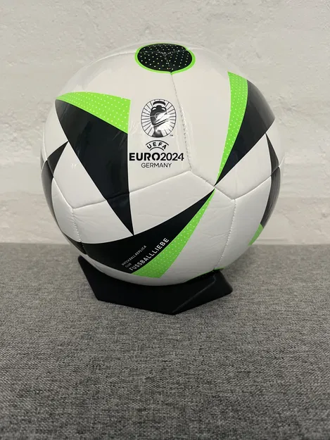 Giá đỡ bóng đá trưng bày cho bóng size 5 thiết kế 3D - Image 1