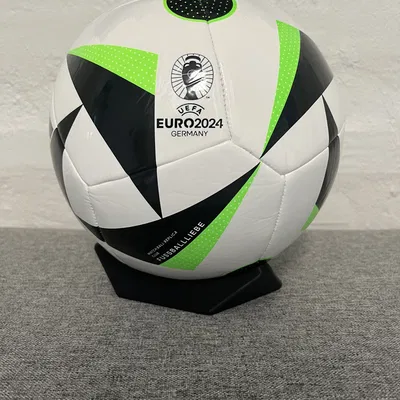 Giá đỡ bóng đá trưng bày cho bóng size 5 thiết kế 3D