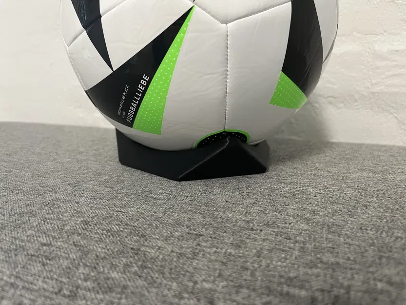 Giá đỡ bóng đá trưng bày cho bóng size 5 thiết kế 3D - Image 2