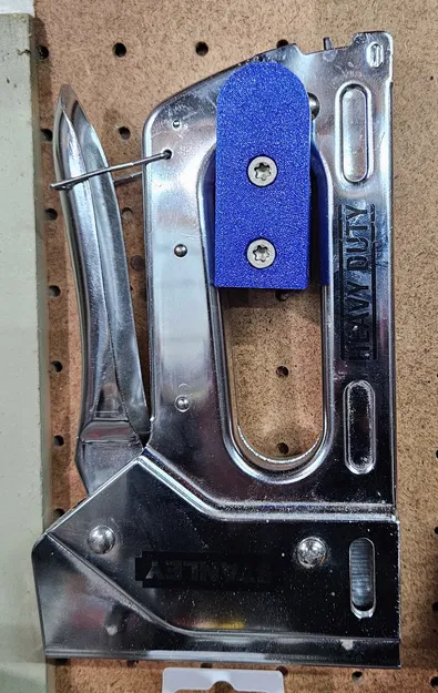 Giá treo súng bắn ghim gắn tường gọn gàng, tiện lợi - Image 1