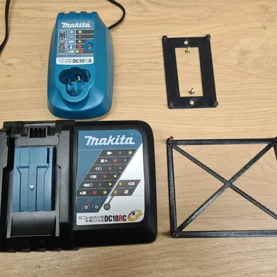 Giá treo tường cho bộ sạc pin Makita (DC10WA và DC18RC)