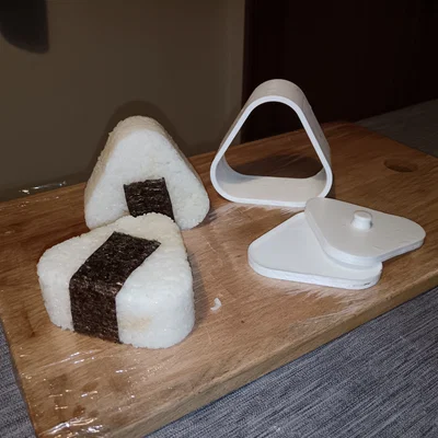 Khuôn ép cơm nắm Onigiri (Onigiri Press) - Tạo hình cơm tam giác siêu dễ