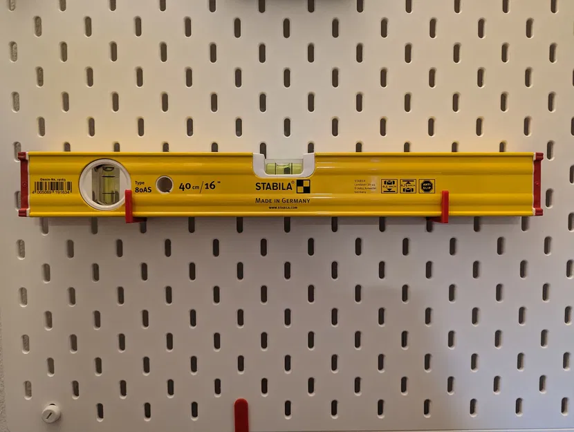 Móc treo thước thủy Stabila Type 80 trên bảng IKEA Skadis - Image 1