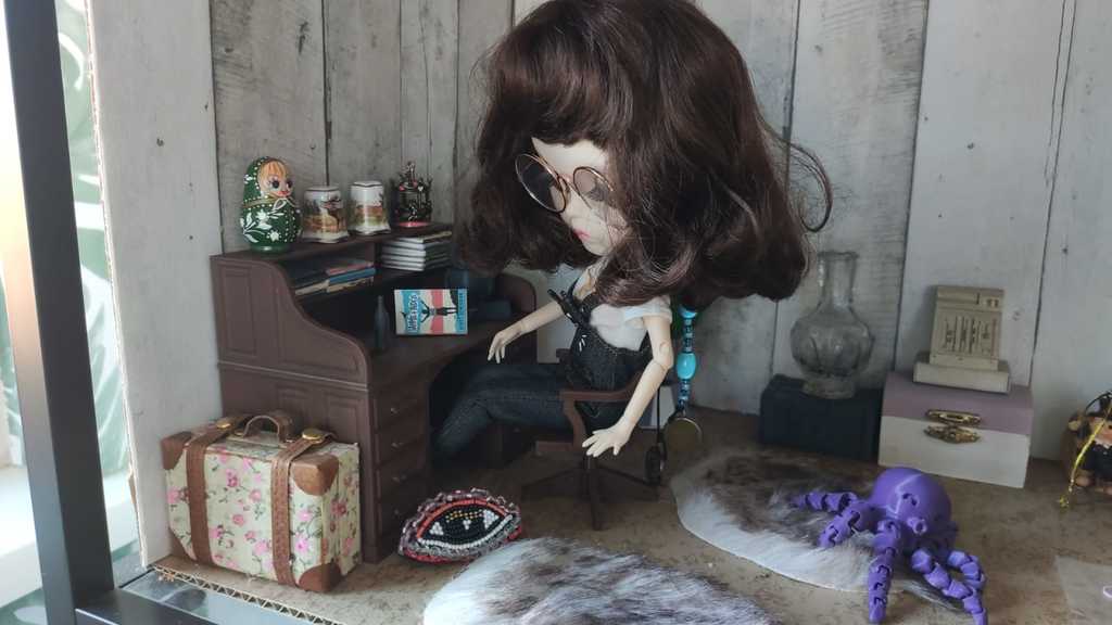 Bộ bàn ghế cổ điển cho nhà búp bê - Image 1