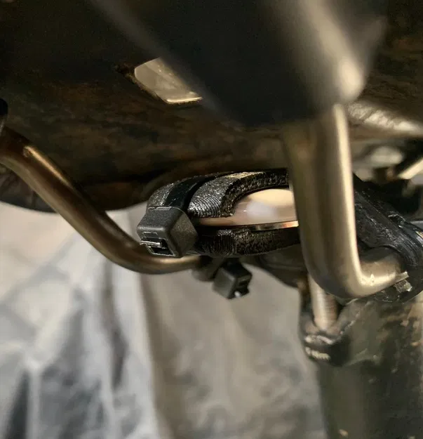 Giá Đỡ AirTag Gắn Yên Xe Đạp - Image 5